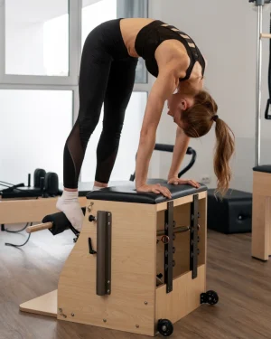 alumna en maquina de pilates